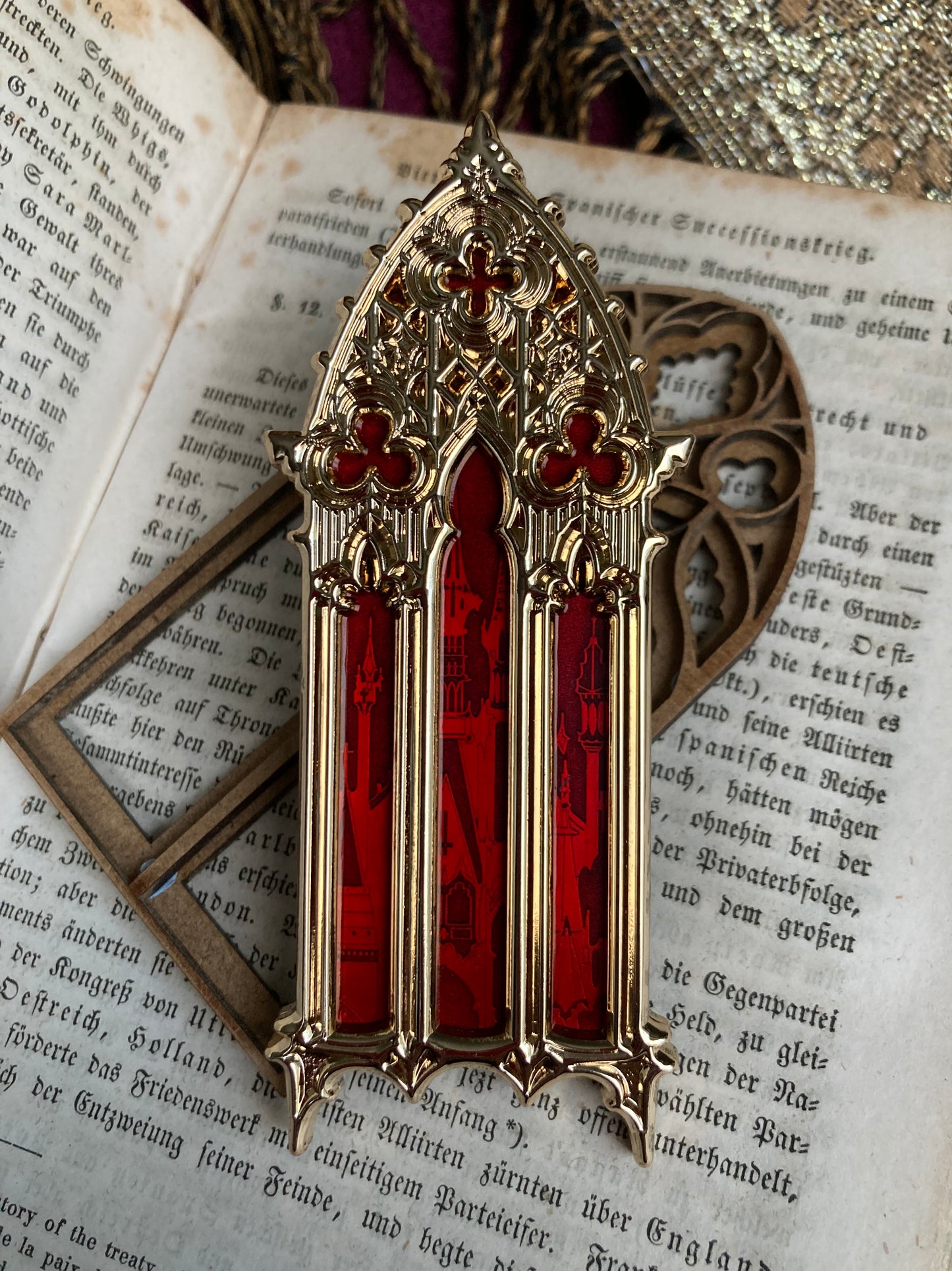 Cathedral Window Double Pin - B GRADE